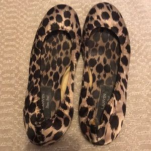 Leoperd silk ballet flats .